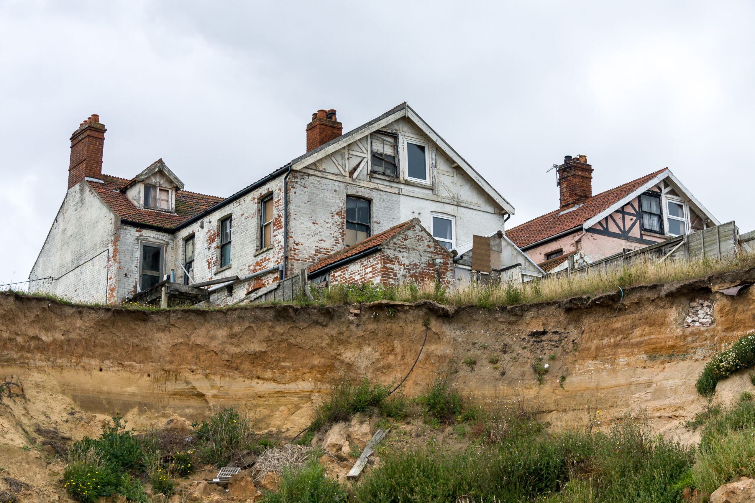 The Hidden Risks of Coastal Properties: What You Need to Know About Coastal Erosion, Flooding, and Rising Sea Levels